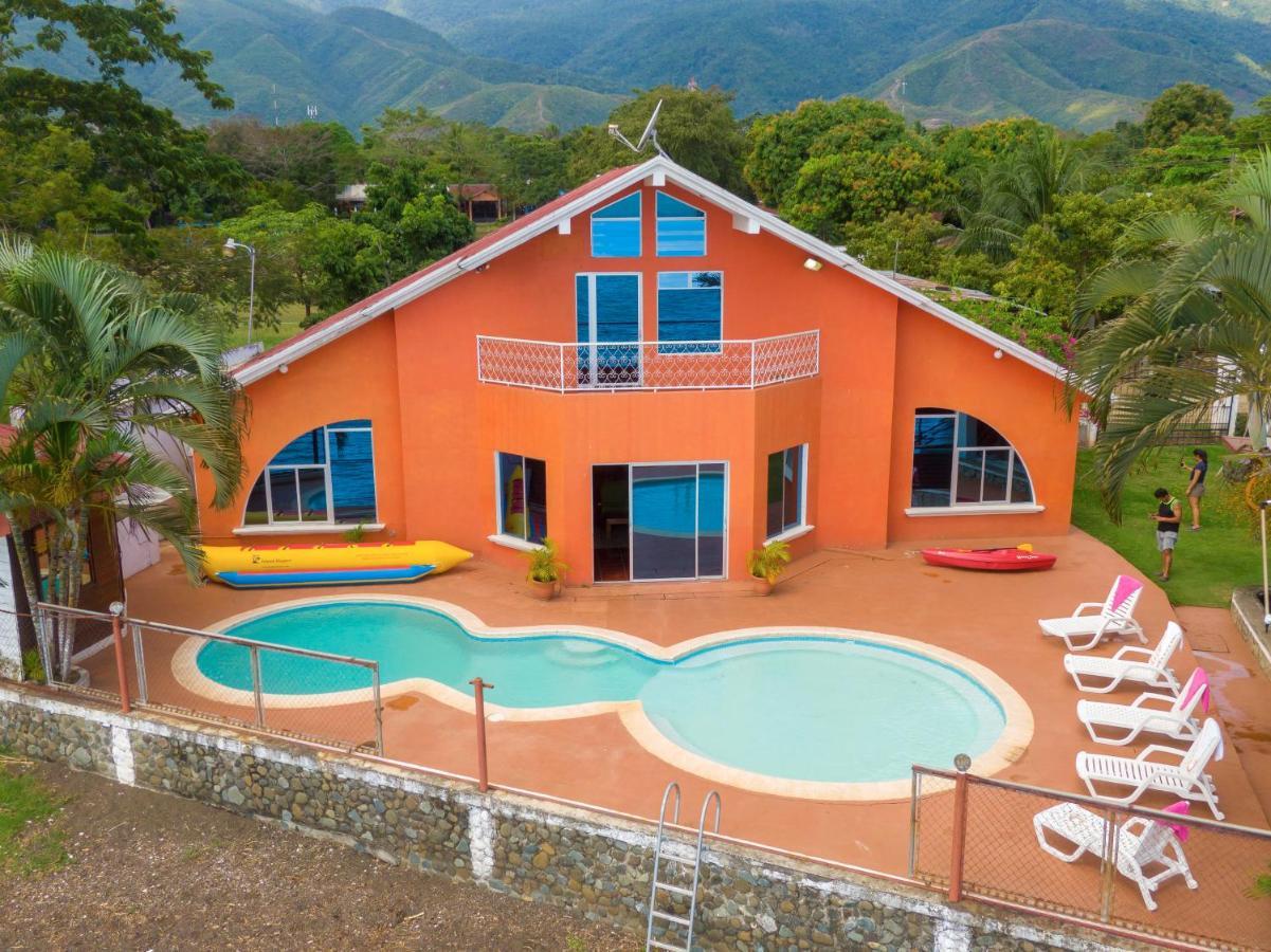 Chalet Castillo El Estor Exterior foto